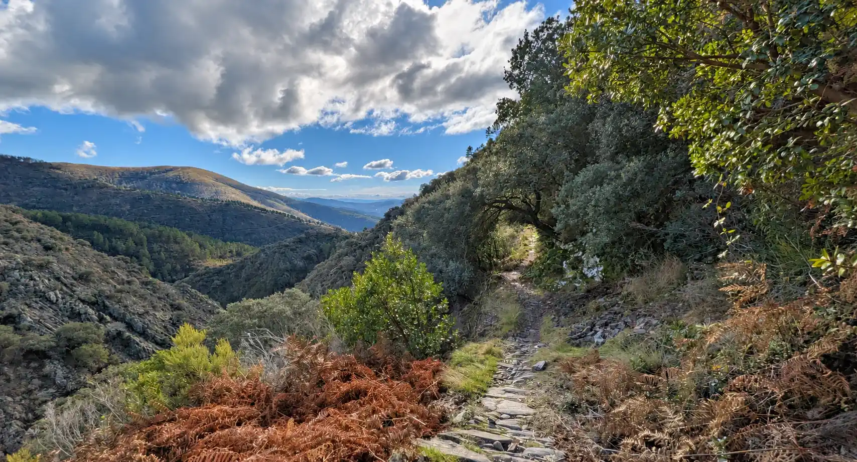 Rutas senderistas en Sierra de Gata