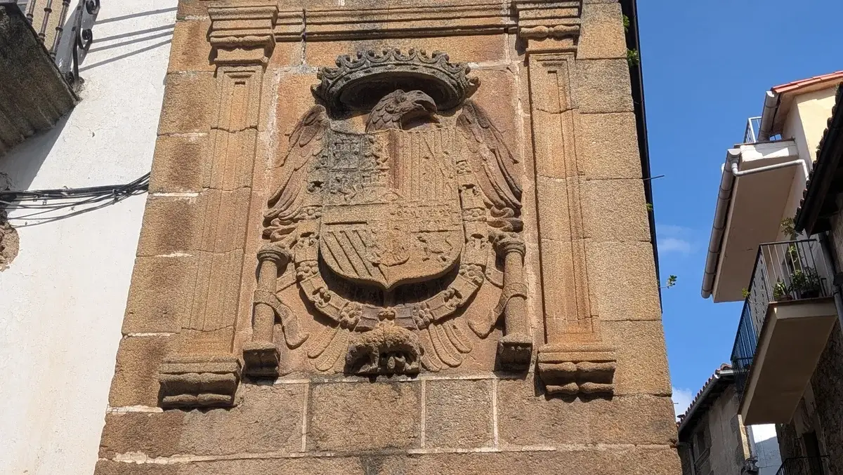 Escudo de Gata