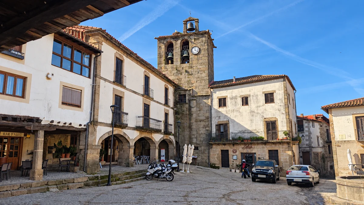Torre reloj en San Martín de Trevejo