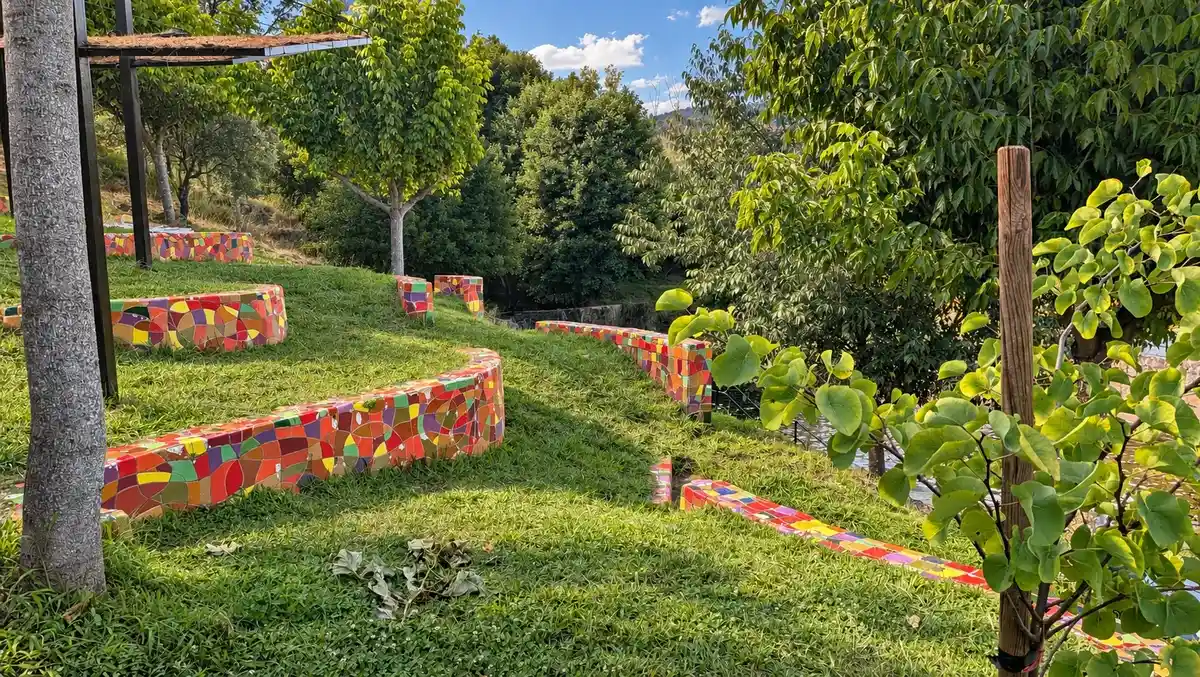 Zona descanso piscina de Descargamaría