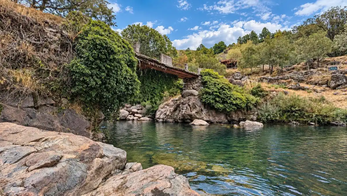 Piscina natural de Guijo de Santa Bárbara