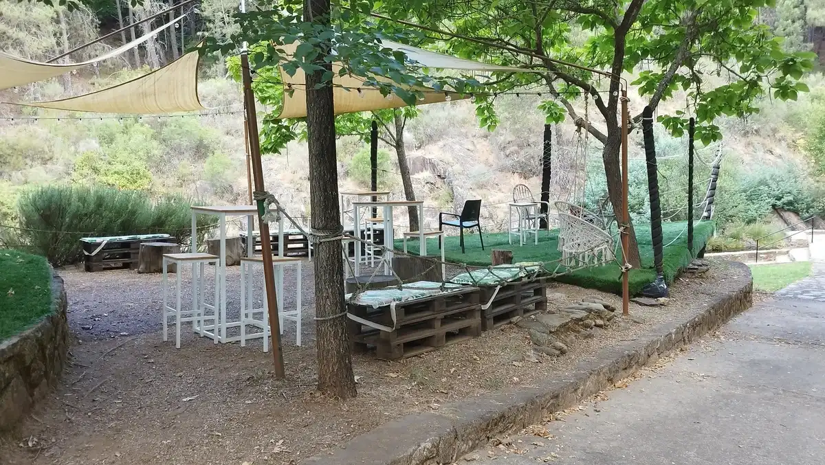 Escenario piscina natural de Villasbuenas de Gata