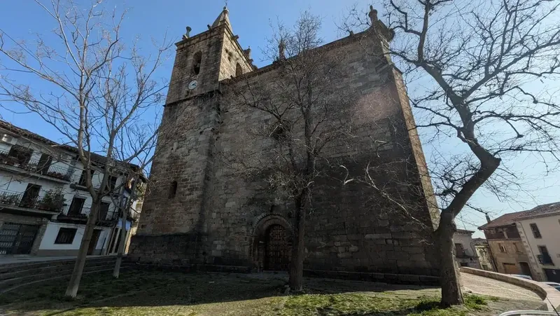 Iglesia de Hoyos