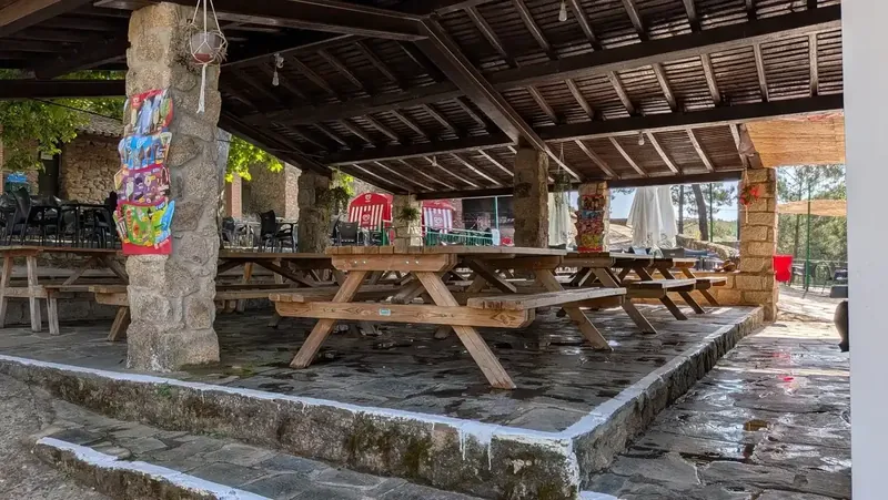 Bar piscina natural de Perales del Puerto