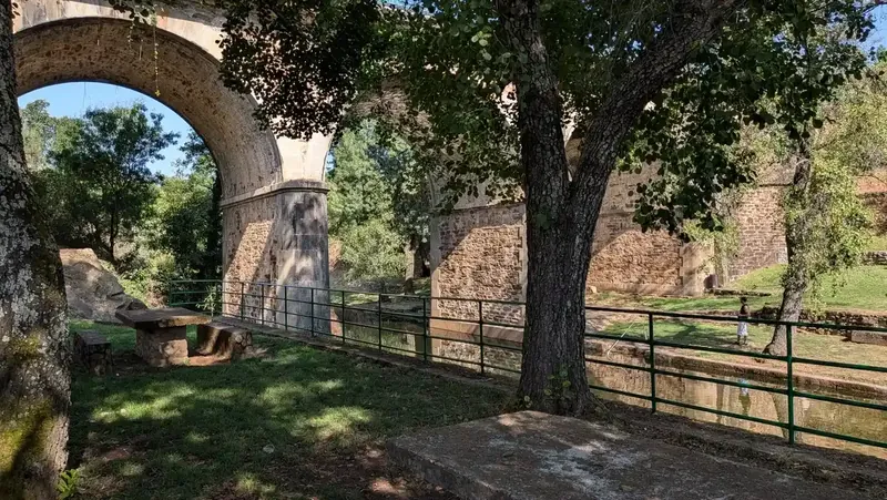 Merenderos piscina Perales del Puerto