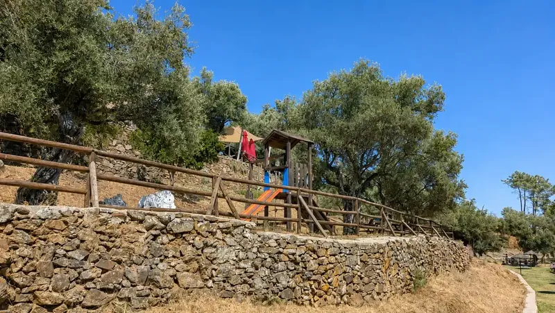 Parque de piscina natural de Torre de Don Miguel