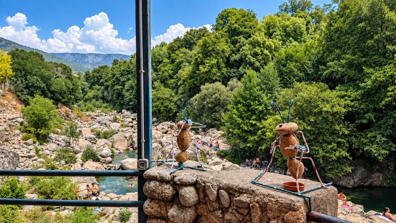 Terraza de un chiringuito en la Garganta de Cuartos