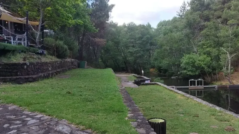 Zona de cesped en Villabuenas de Gata