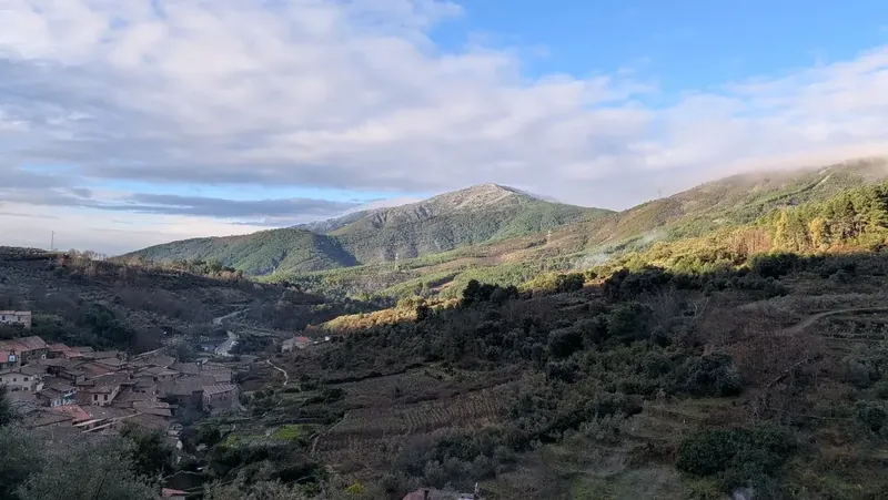 Vistas de Robledillo hacia Peña Montá
